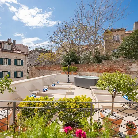 Marmont Heritage Hotel